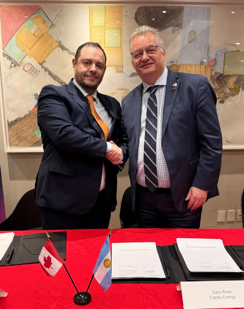 Demian Reidel y Gary Rose en el acto del acuerdo con Candu Energy